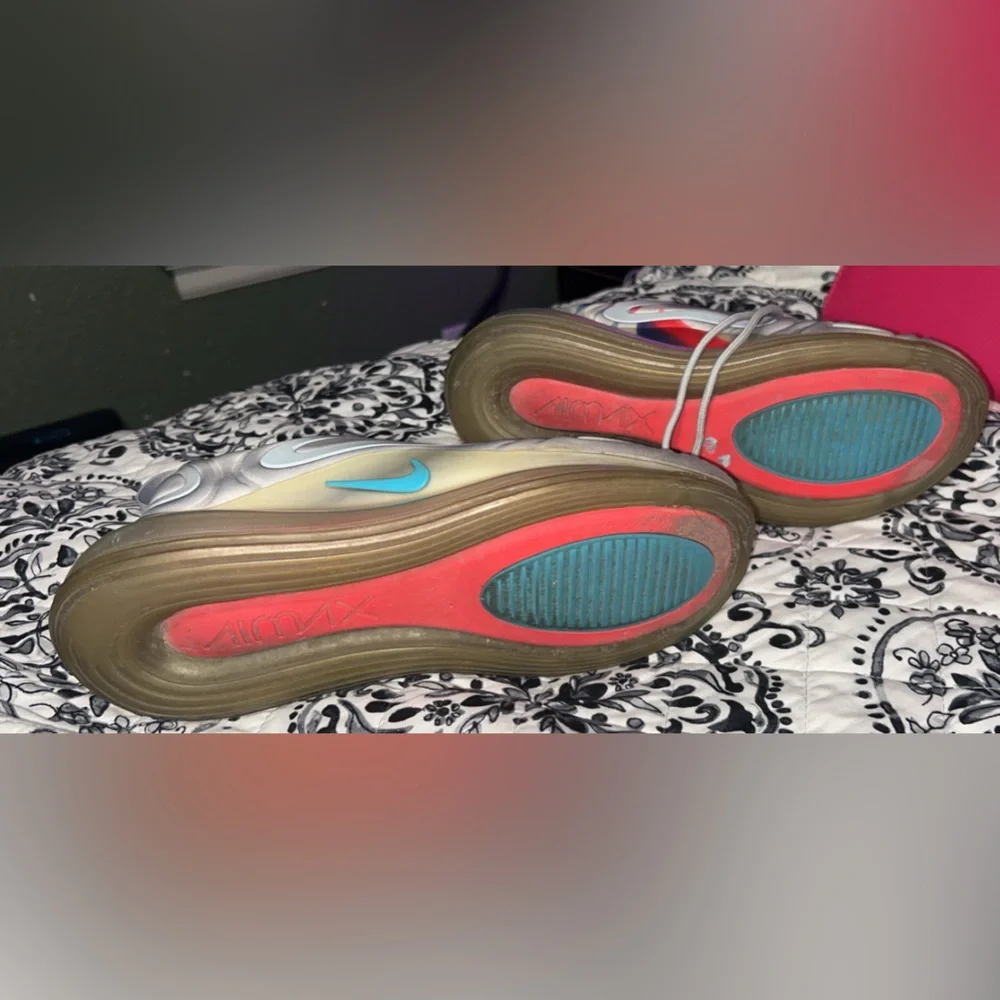 Nike Air Max 720 AR9293-011 Airbrush Running Shoes Grey/Rainbow Men's Size 9